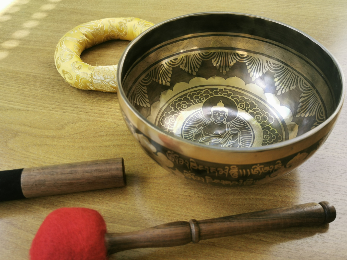 Buddha Bowl Shakyamuni – Klangschale mit Gravur und Buddha-Motiv, handverziertes Klanginstrument aus Nepal